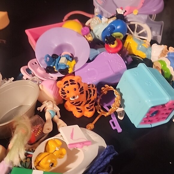 Lot Of Small Toys  ~Vintage/Modern Barbie Accessories , Mini Toys - Picture 4 of 6